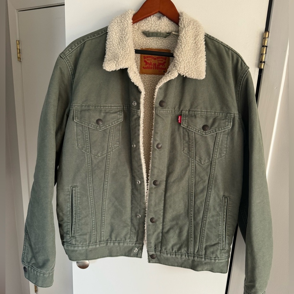 Levi’s Green Trucker Jacket with Sherpa Lining in Men’s Medium